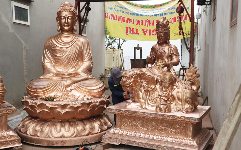 Mời đến Phân Xưởng 3 chiêm ngưỡng bộ tượng đồng đỏ Hoa Nghiêm Tam Thánh cao 2,62 mét