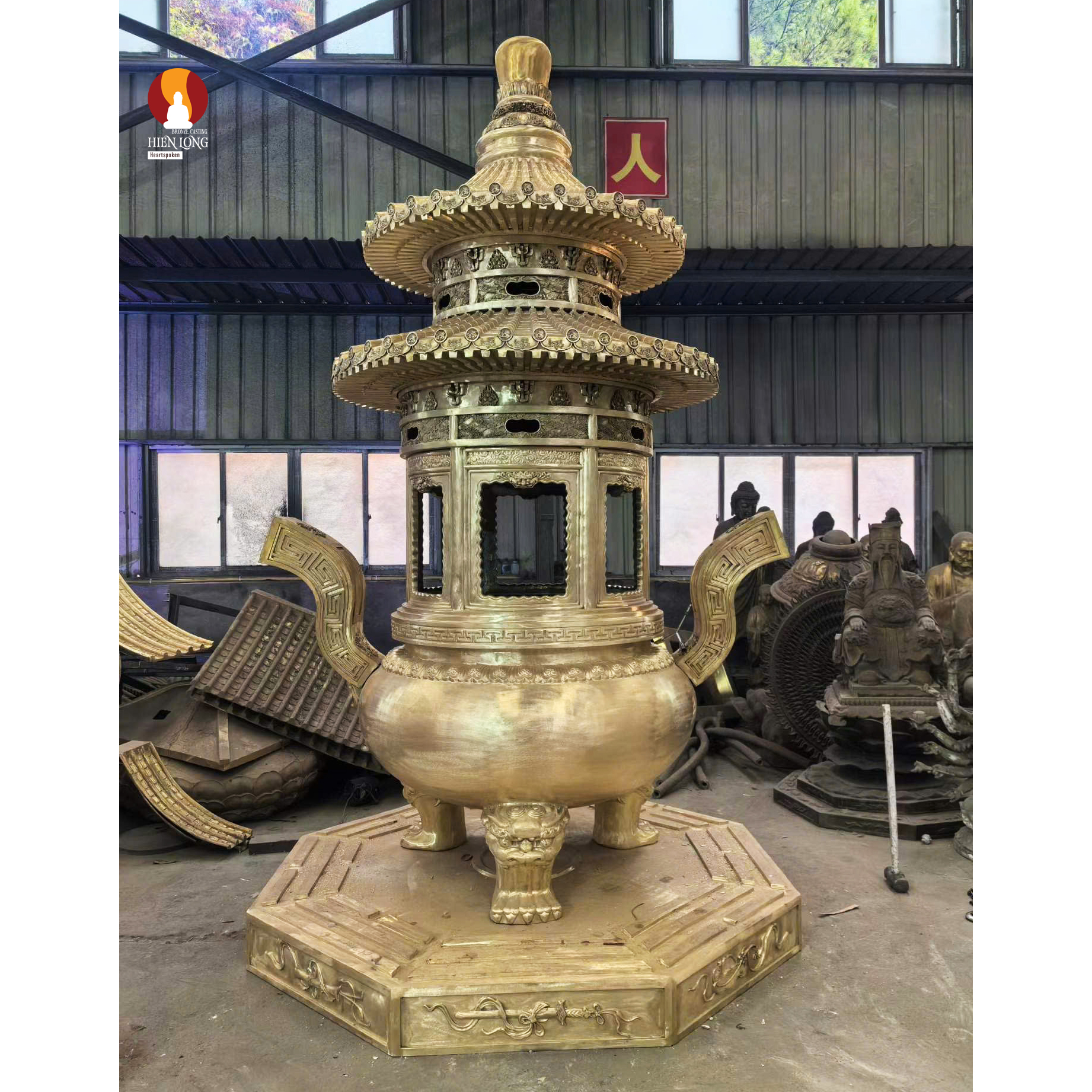 Lư hương bảo tháp nhiều tầng cỡ lớn đặt trước chính điện bằng đồng đỏ mẫu 2