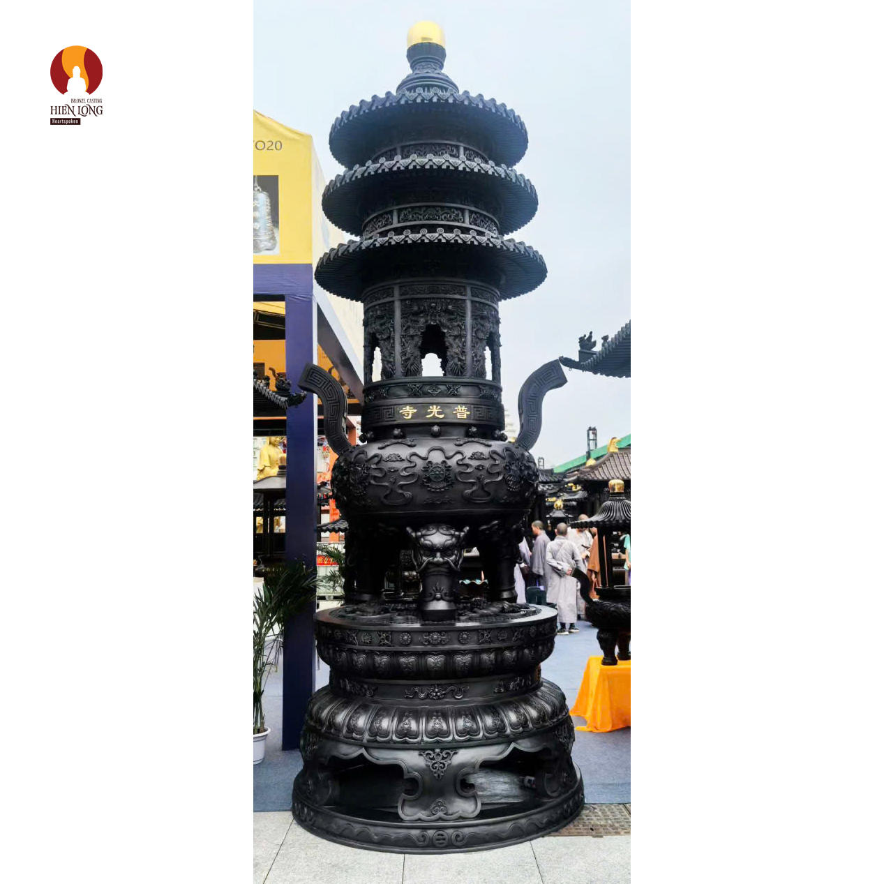 Lư hương bảo tháp nhiều tầng cỡ lớn đặt trước chính điện bằng đồng đỏ mẫu 1