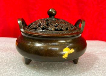Tại sao đa số lư đốt trầm Trung Quốc khi đặt trầm lên lại bị chảy lớp phủ bề mặt?