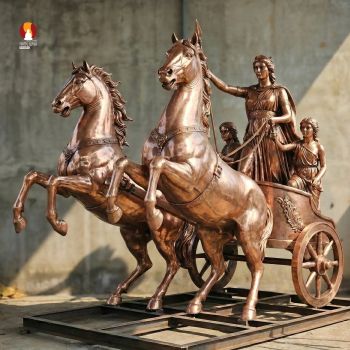 Nữ vương Chiến tộc - biểu tượng của quyền lực mềm và sự bảo hộ tối thượng
