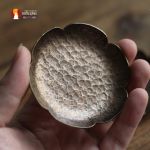 Đế lót tách trà đồng thau dáng hoa Hướng Dương, chạm khắc thủ công tinh xảo