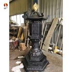 Đèn đồng kiến trúc cổ đặt tại sân Chùa mẫu 1