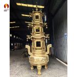 Lư hương bảo tháp nhiều tầng cỡ lớn đặt trước chính điện bằng đồng đỏ mẫu 1