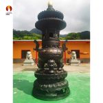 Lư hương bảo tháp nhiều tầng cỡ lớn đặt trước chính điện bằng đồng đỏ mẫu 1