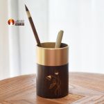 Ống cắm bút chất liệu gỗ hương viền đồng thau