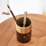 Ống cắm bút chất liệu gỗ hương viền đồng thau