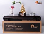 Ban thờ thu nhỏ đầy đủ 9 món để thờ: tượng mạ vàng 24k, ban thờ gỗ, lư hương, bình cắm hoa, chén nước, cốc đèn, trầm, nến
