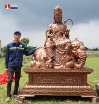 Tượng Phổ Hiền Bồ tát ngồi trên Voi trắng sáu ngà thờ trong chùa phủ sơn bảo vệ