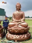 Tượng Phật Thích Ca tọa Thiền áo trễ cổ thờ trong Chùa, đồng đỏ phủ sơn bảo vệ