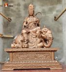 Tượng Phổ Hiền Bồ tát ngồi trên Voi trắng sáu ngà thờ trong chùa phủ sơn bảo vệ