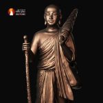 Tượng Thánh tăng Sivali đứng thờ trong Chùa, đồng đỏ, phủ sơn bảo vệ