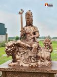 Tượng Văn thù Sư lợi Bồ tát ngồi trên Sư tử đồng đỏ thờ trong chùa phủ sơn bảo vệ